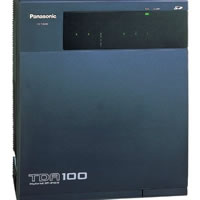 modelo KX-TDA100 
64 líneas CO y 64 Extensiones, máximo 108 puertos 
Transmisión de Voz sobre protocolo Internet (VoIP)